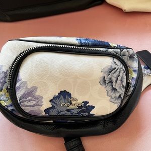 Never used AUTHENTIC COACH Fannie